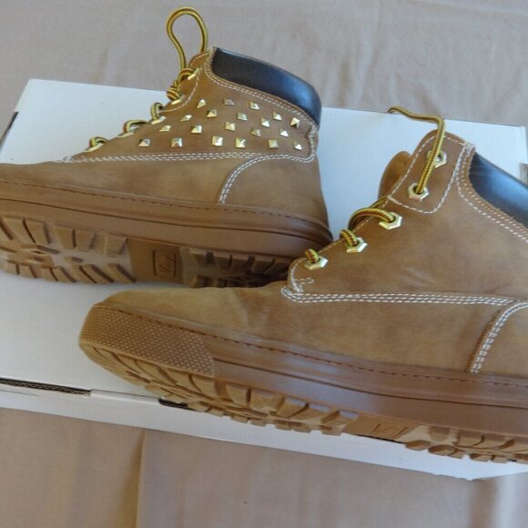 Pastry Love women's size 8 combat boot lace up light brown faux suede gold studs - Picture 11 of 16